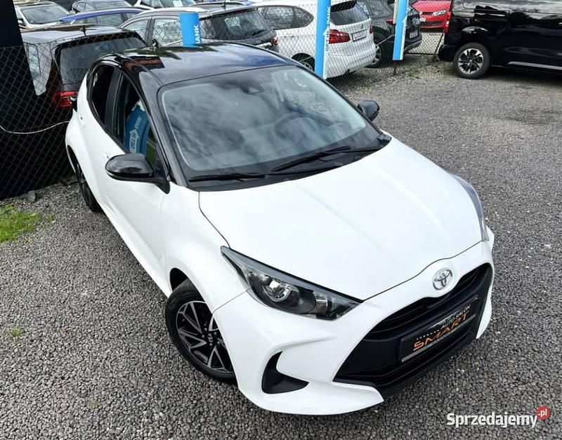 Biały Używany 2022 Toyota Yaris Hatchback | 63 900 zł - Obraz 1/4