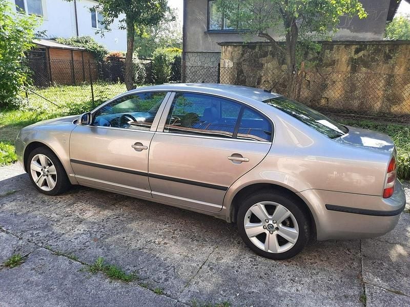 Szary (metalik) Używany 2007 Skoda Superb Sedan/Limuzyna | 18 500 zł - Obraz 1/4
