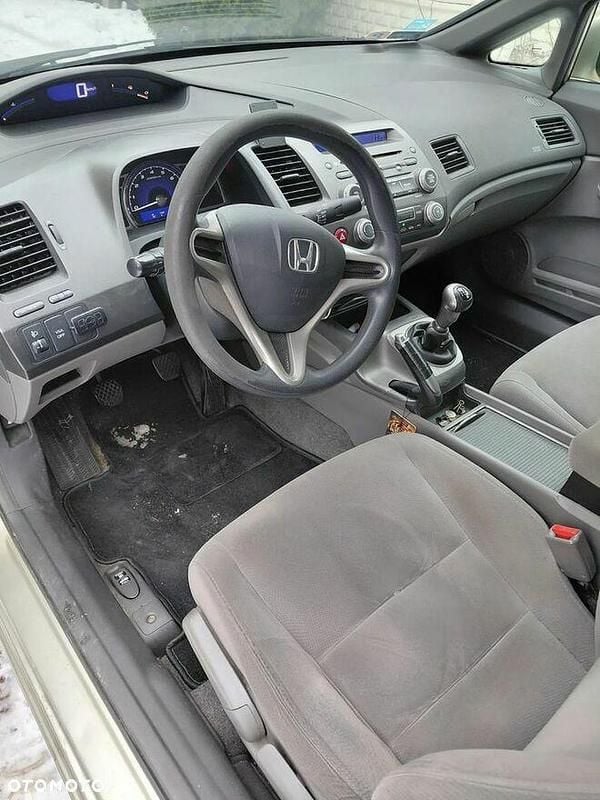 Używany Honda Civic 140 KM (102 kW) 2008 Żółtozłoty Sedan/Limuzyna