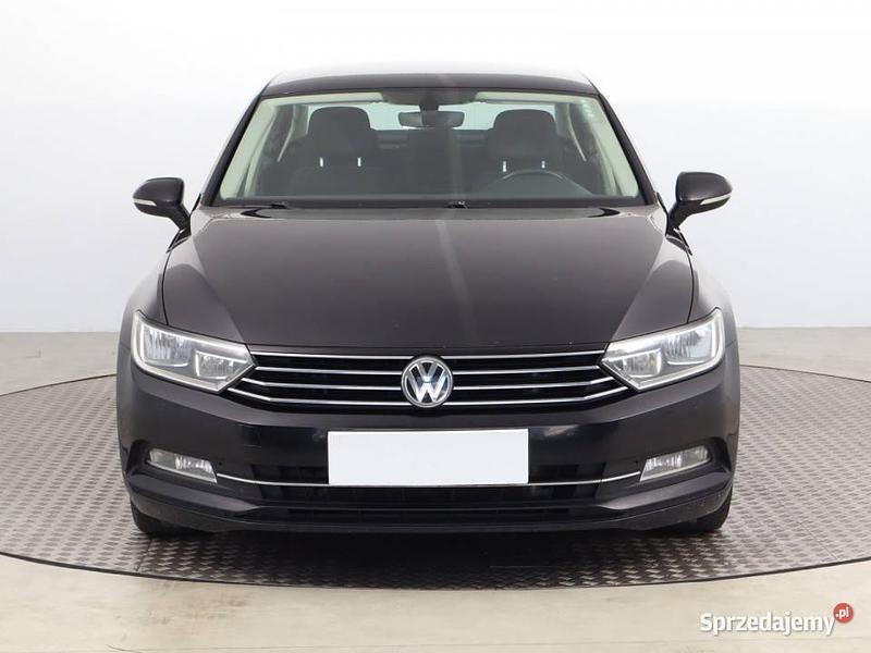 Czarny Używany 2016 VW Passat Sedan/Limuzyna | 38 999 zł (Uczciwa cena) - Obraz 1/4