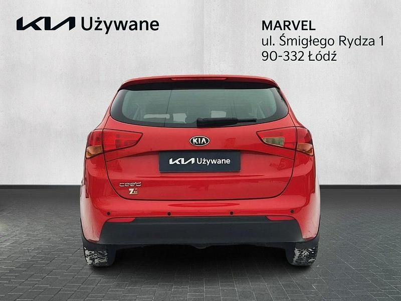 Używany Kia Ceed 135 KM (99 kW) 2013 Czerwony (metalik) Hatchback