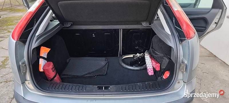 Używany Ford Focus 2005 Srebrny Hatchback