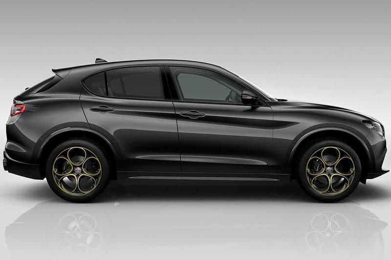 Nowe Alfa Romeo Stelvio 210 KM (154 kW) 2025 Lakier metalizowany czarny  volcano black SUV