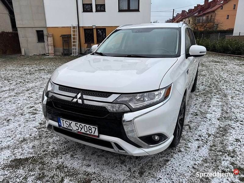 Biały Używany 2019 Mitsubishi Outlander P-HEV SUV | 68 500 zł (Super Cena) - Obraz 1/4
