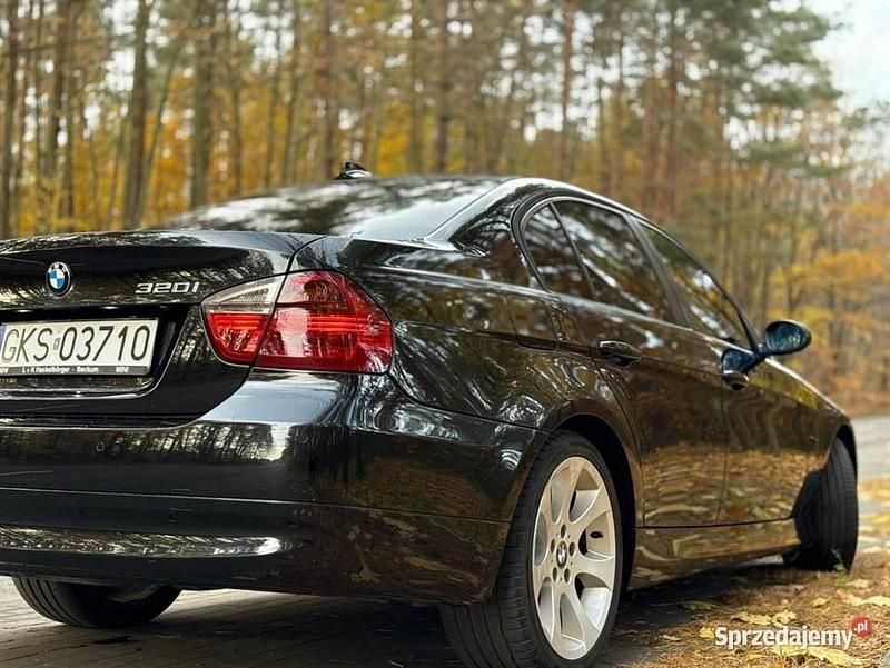 Używany BMW 320 170 KM (125 kW) 2008 Czarny Sedan/Limuzyna