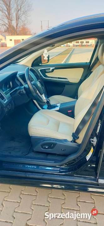 Używany Volvo XC60 2016 Czarny SUV