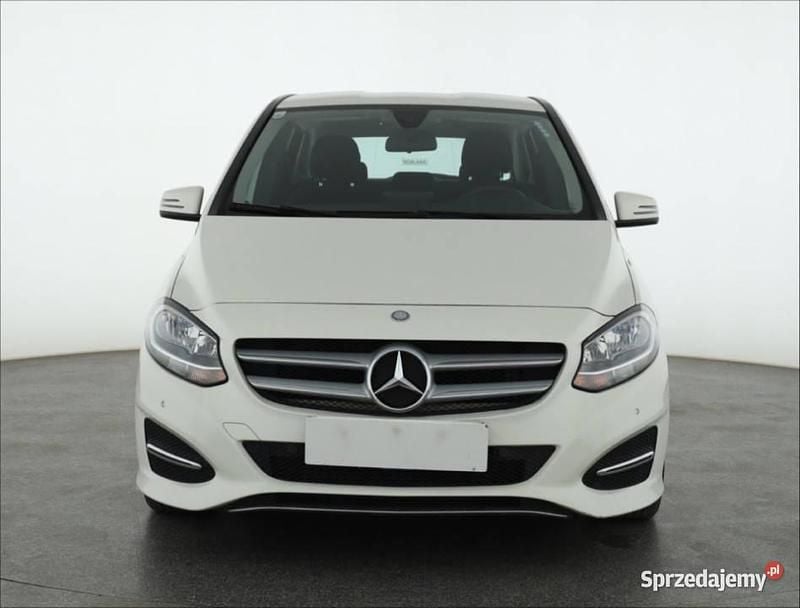 Biały Używany 2017 Mercedes B180 Minivan | 41 999 zł (Dobra cena) - Obraz 1/4