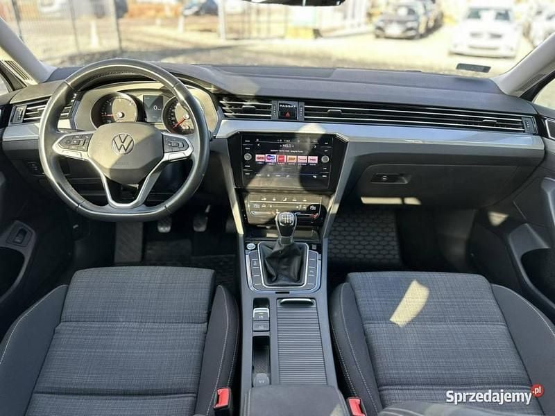 Używany VW Passat Business 150 KM (110 kW) 2021 Srebrny Sedan/Limuzyna
