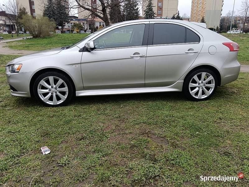 Używany Mitsubishi Lancer Sportback 2014 Srebrny Hatchback