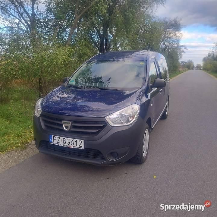 Granatowy Używany 2015 Dacia Dokker Kombi | 29 900 zł (Uczciwa cena) - Obraz 1/4