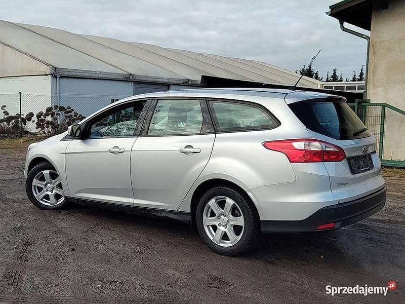 Używany Ford Focus 2014 Srebrny Kombi