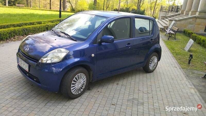Granatowy Używany 2005 Toyota Yaris Hatchback | 6000 zł (Uczciwa cena) - Obraz 1/4