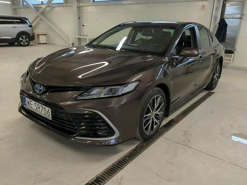 Brązowy (metalik) Używany 2022 Toyota Camry Sedan/Limuzyna | 106 900 zł (Dość drogi) - Obraz 1/4