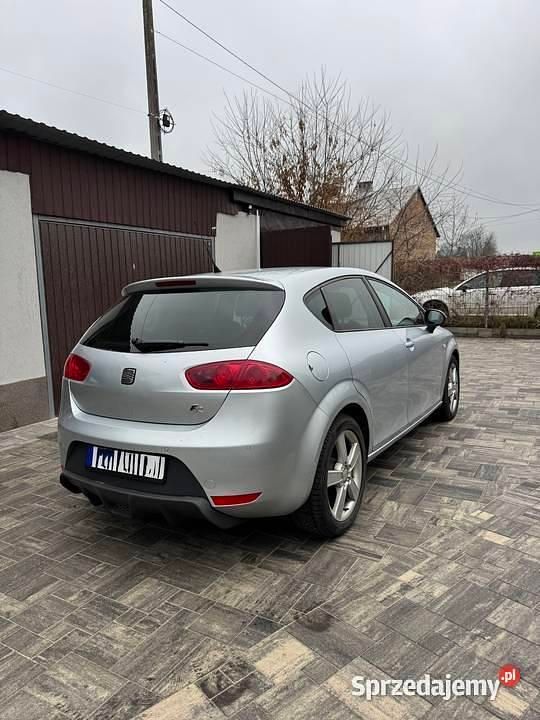 Używany Seat Leon FR 2010 Srebrny Hatchback