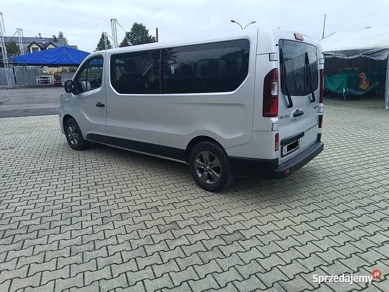 Srebrny Używany 2016 Renault Trafic Van | 54 700 zł (Dobra cena) - Obraz 1/4