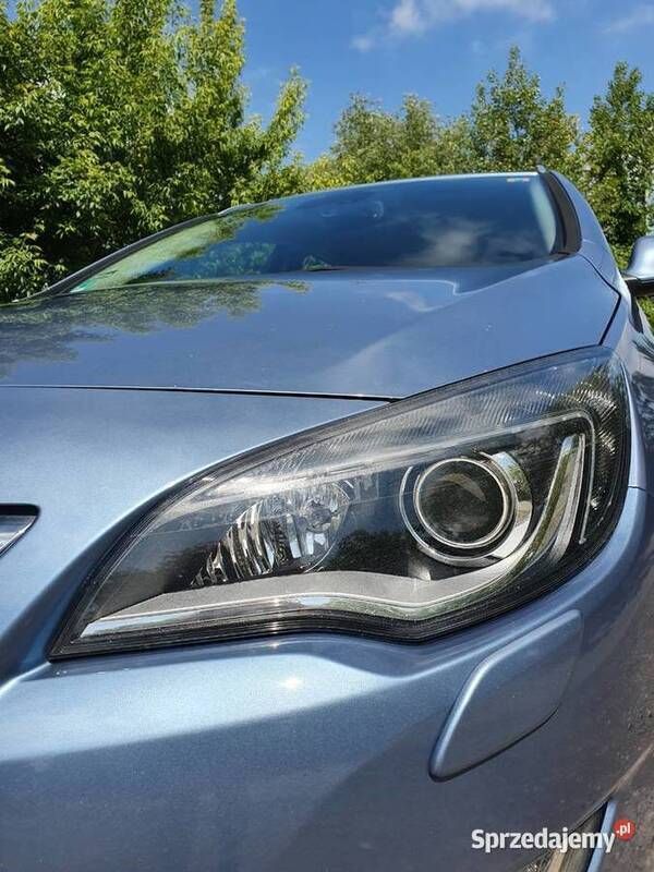 Używany Opel Astra 140 KM (102 kW) 2010 Niebieski Kombi