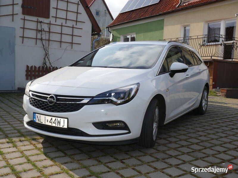 Biały Używany 2017 Opel Astra Sedan/Limuzyna | 43 500 zł (Dość drogi) - Obraz 1/4