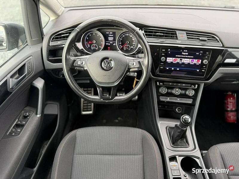 Używany VW Touran Sound 150 KM (110 kW) 2017 Grafitowy Minivan