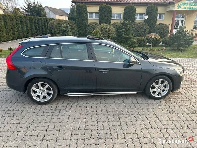 Granatowy Używany 2014 Volvo V60 Kombi | 37 900 zł (Uczciwa cena) - Obraz 1/4