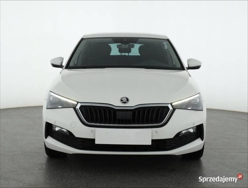 Biały Używany 2022 Skoda Scala Hatchback | 64 999 zł (Uczciwa cena) - Obraz 1/4