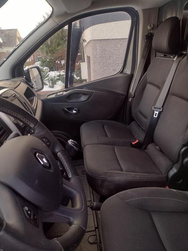 Używany Renault Trafic 2020 Szary Minivan