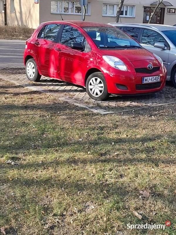 Używany Toyota Yaris 2010 Czerwony Hatchback
