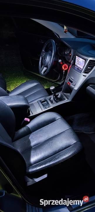 Używany Subaru Legacy 2010 Srebrny Sedan/Limuzyna