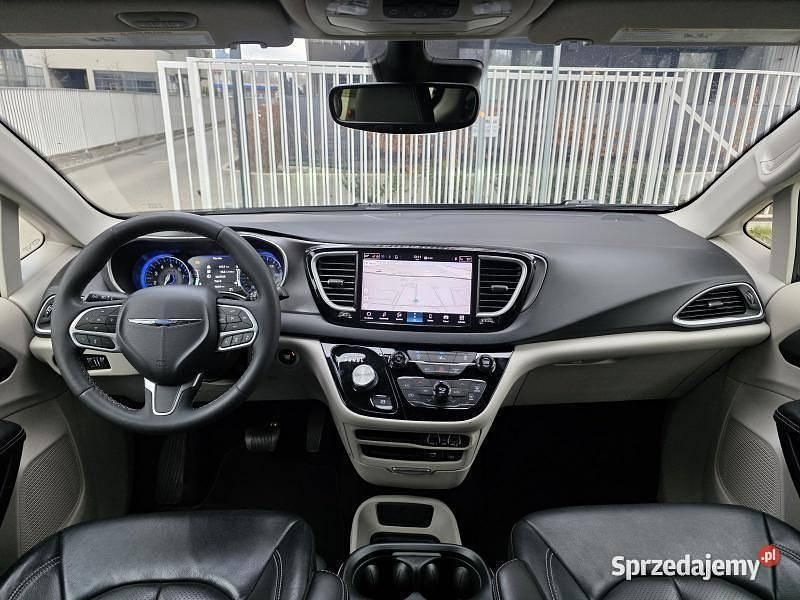 Używany Chrysler Pacifica Touring 2022 Van