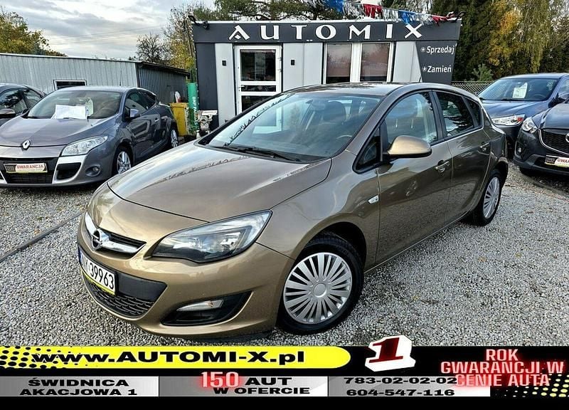 Używany Opel Astra 2013 Złoty Hatchback