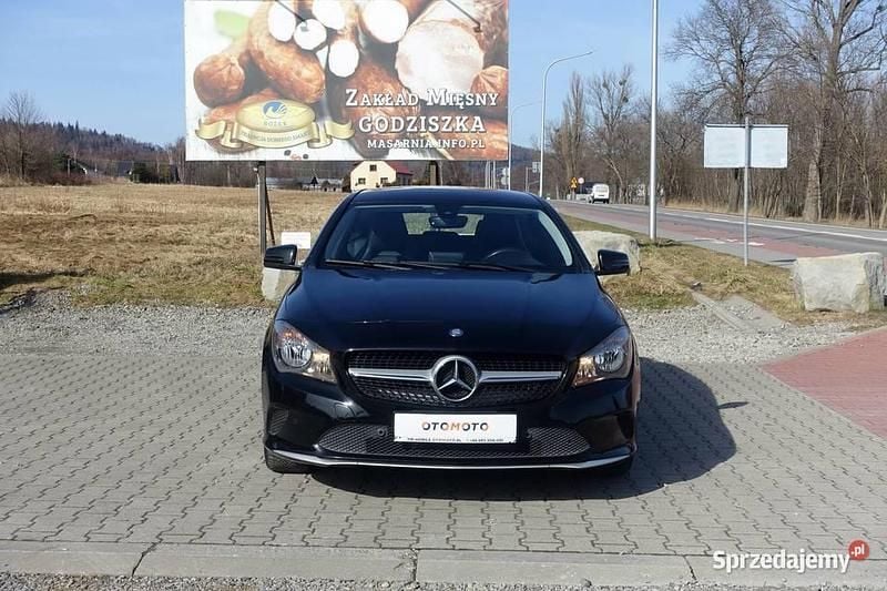 Używany Mercedes CLA180 2017 Czarny Sedan/Limuzyna