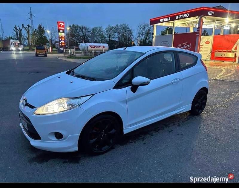 Używany Ford Fiesta 95 KM (69 kW) 2011 Biały Hatchback
