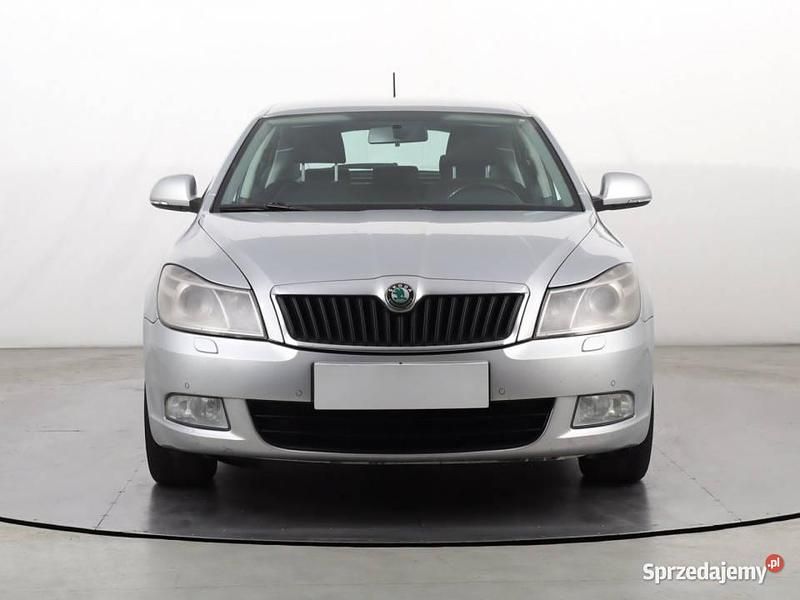 Srebrny Używany 2012 Skoda Octavia Hatchback | 14 999 zł (Super Cena) - Obraz 1/4
