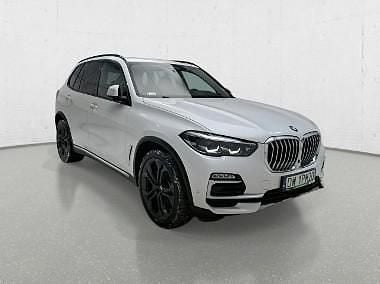 Biały Używany 2021 BMW X5 Shadowline SUV | 165 497 zł - Obraz 1/4