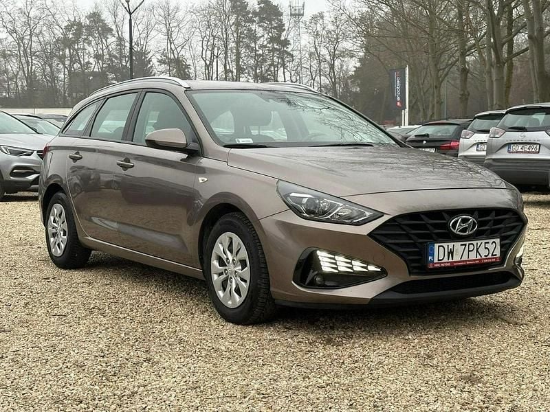 Brązowy (metalik) Używany 2021 Hyundai i30 Kombi | 54 800 zł (Uczciwa cena) - Obraz 1/4