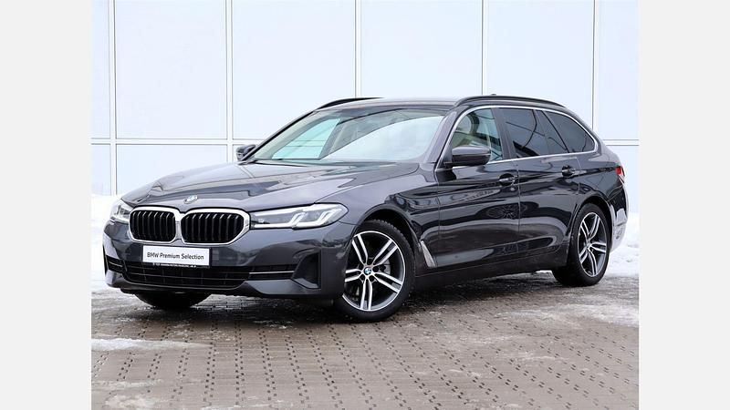 Używany BMW 520 190 KM (139 kW) 2023 Szary sophisto z brylantowym połyskiem metalizowany Kombi