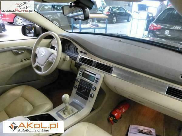 Używany Volvo V70 109 KM (80 kW) 2010 Beżowy Kombi