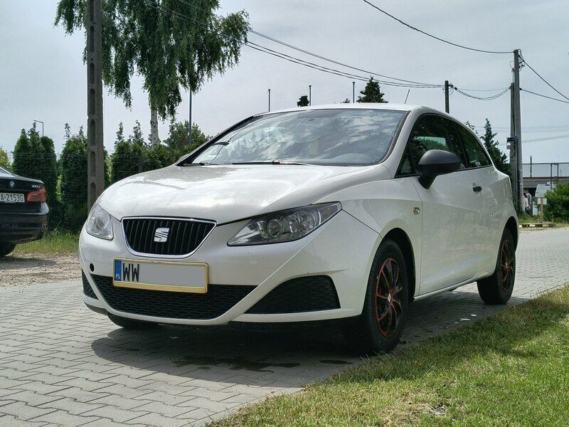 Biały Używany 2010 Seat Ibiza Hatchback | 13 499 zł (Uczciwa cena) - Obraz 1/4