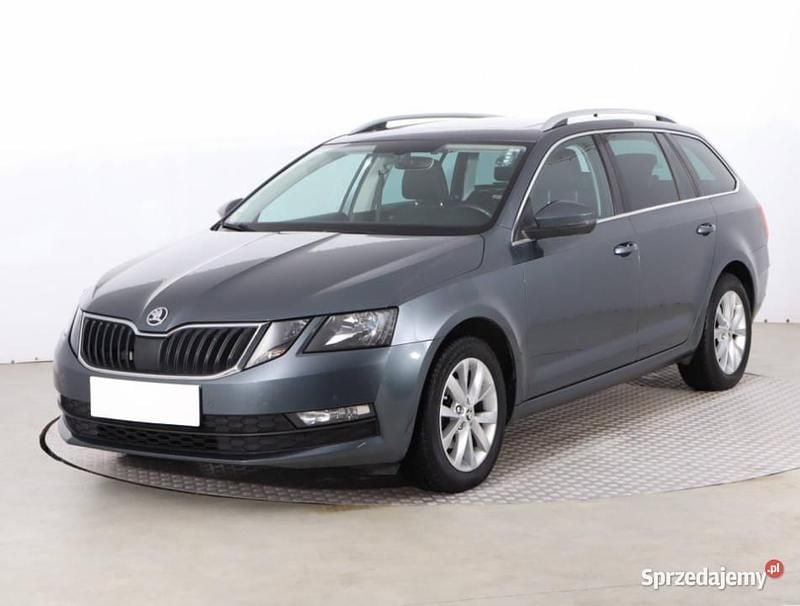 Używany Skoda Octavia 2018 Szary Kombi
