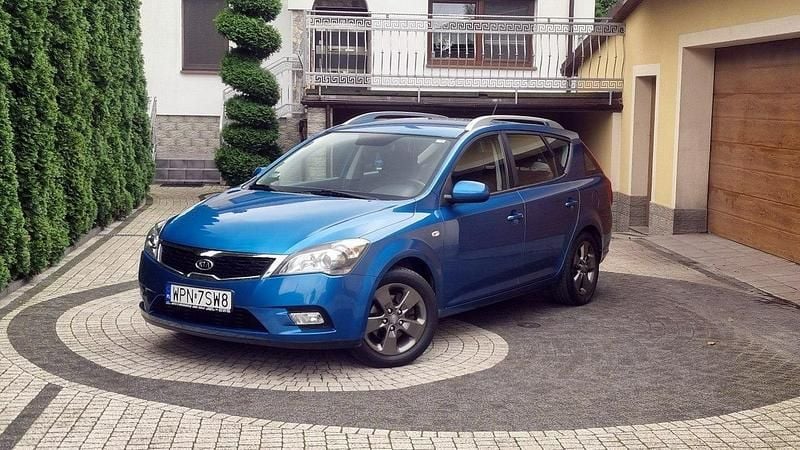 Niebieski Używany 2010 Kia Ceed 2 Kombi | 17 900 zł (Uczciwa cena) - Obraz 1/4