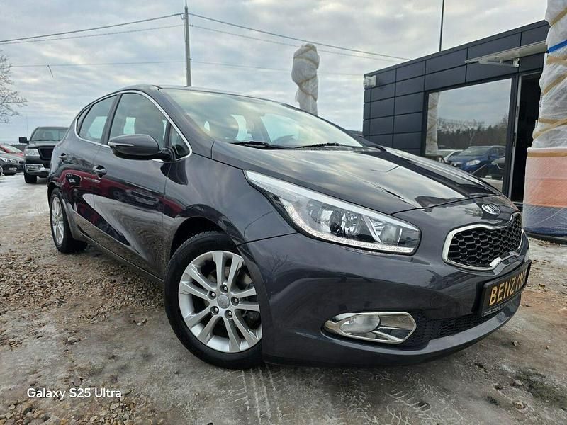 Używany Kia Ceed 135 KM (99 kW) 2013 Czarny Hatchback