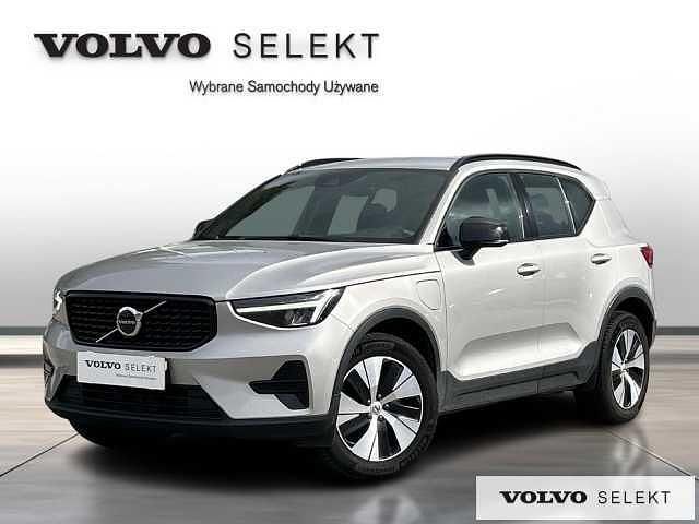 Srebrny Używany 2023 Volvo XC40 SUV | 159 777 zł - Obraz 1/3