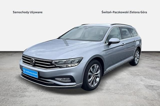 Używany 2021 VW Passat Kombi | 86 900 zł (Drogi) - Obraz 1/4