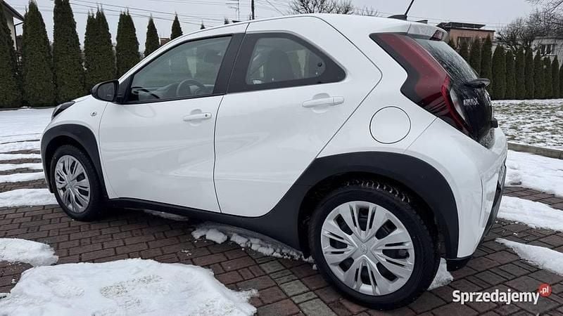 Używany Toyota Aygo X 72 KM (52 kW) 2023 Biały SUV