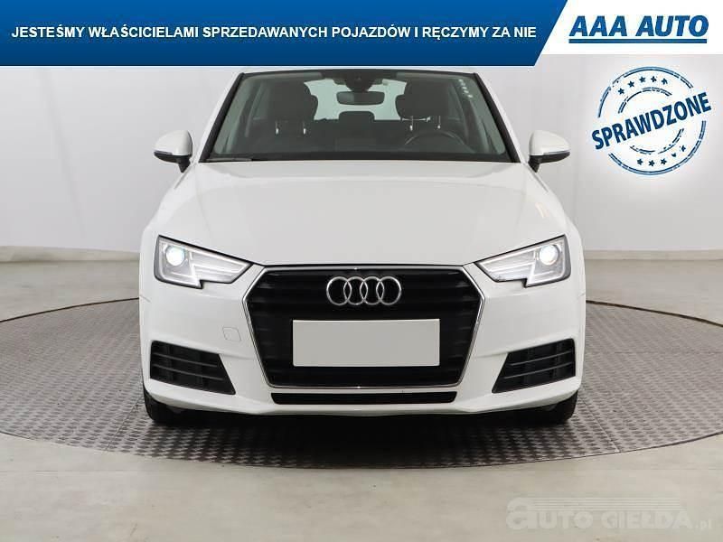 Używany Audi A4 2016 Biały