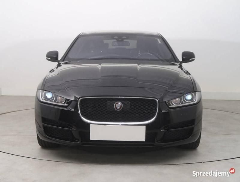 Czarny Używany 2016 Jaguar XE Sedan/Limuzyna | 58 499 zł (Uczciwa cena) - Obraz 1/4