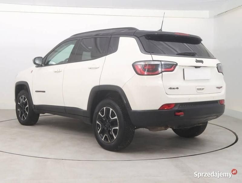 Używany Jeep Compass 170 KM (125 kW) 2019 Biały SUV