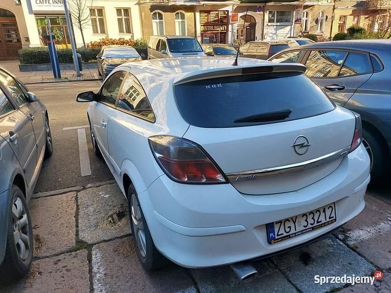 Używany 2010 Opel Astra GTC | 10 900 zł (Dobra cena) - Obraz 1/4