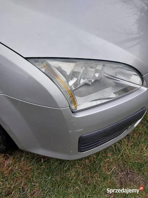 Używany Ford Focus 2006 Srebrny Hatchback