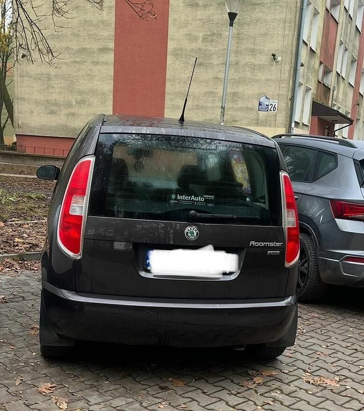 Brązowobeżowy Używany 2010 Skoda Roomster Minivan | 14 000 zł (Uczciwa cena) - Obraz 1/3