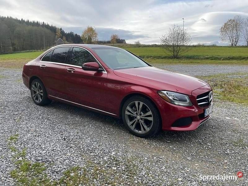 Używany Mercedes C300 2016 Bordowy Sedan/Limuzyna
